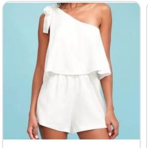 White lulus romper - one shoulder and tie
